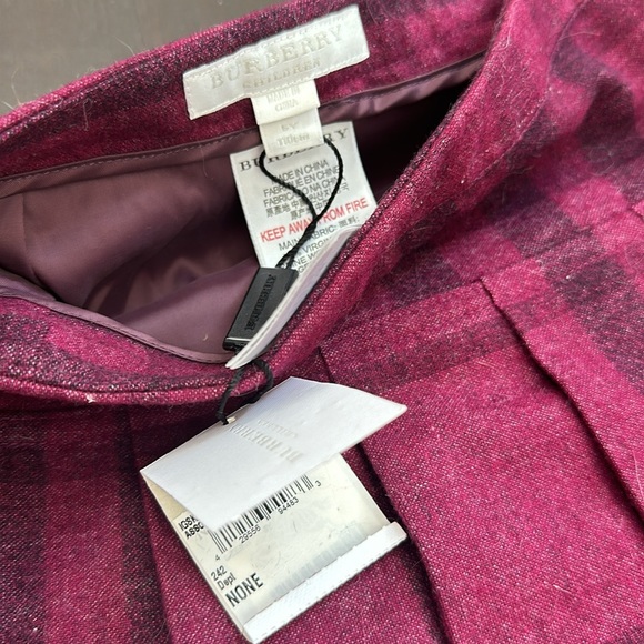 BURBERRY WOOL PLAID  PLEATED SKIRT - Picture 2 of 2